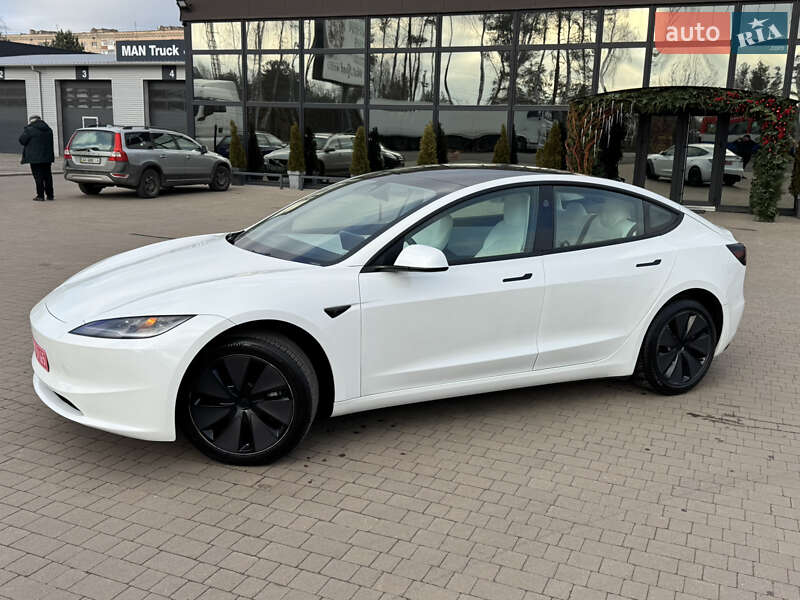 Седан Tesla Model 3 2025 в Луцке