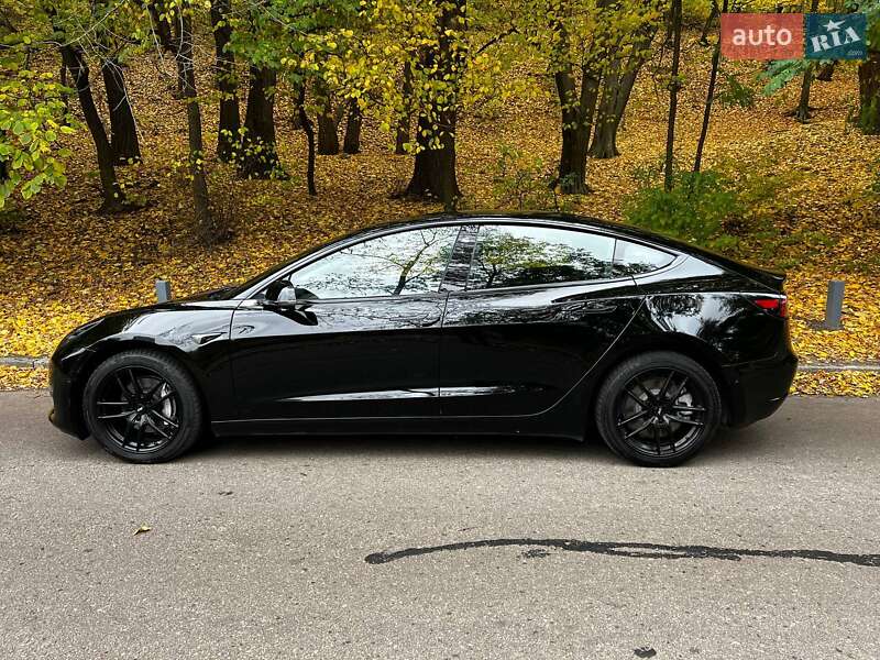 Седан Tesla Model 3 2019 в Киеве