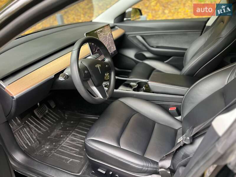 Седан Tesla Model 3 2019 в Киеве