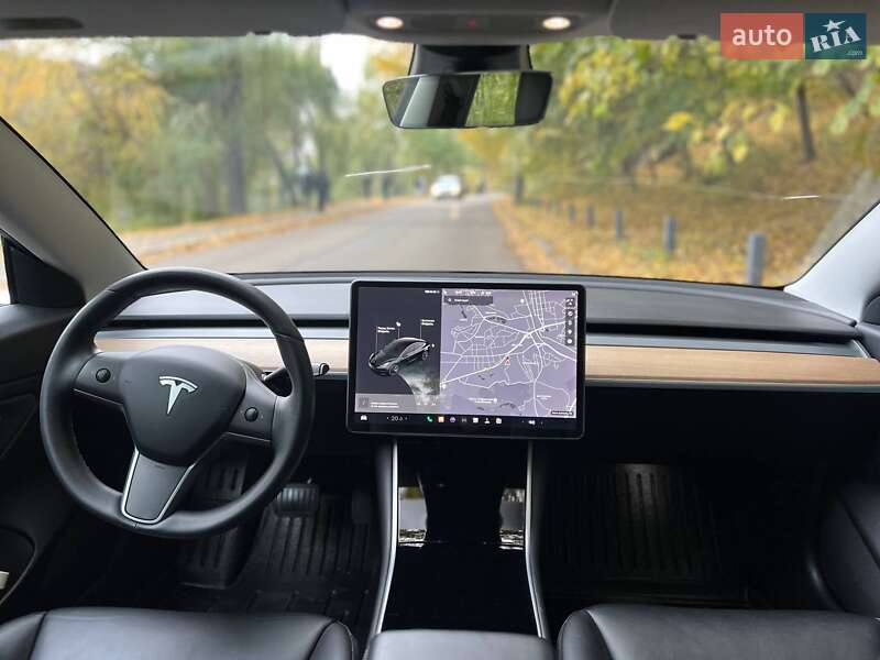 Седан Tesla Model 3 2019 в Киеве