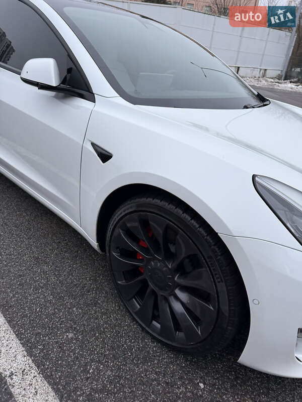Седан Tesla Model 3 2020 в Львові