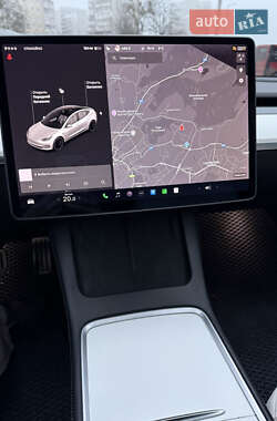 Седан Tesla Model 3 2020 в Львове