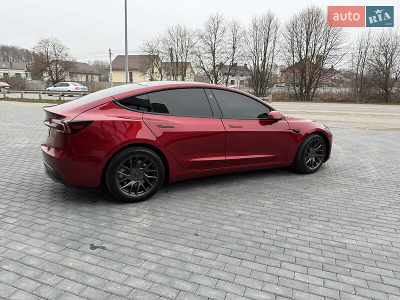 Седан Tesla Model 3 2024 в Виннице