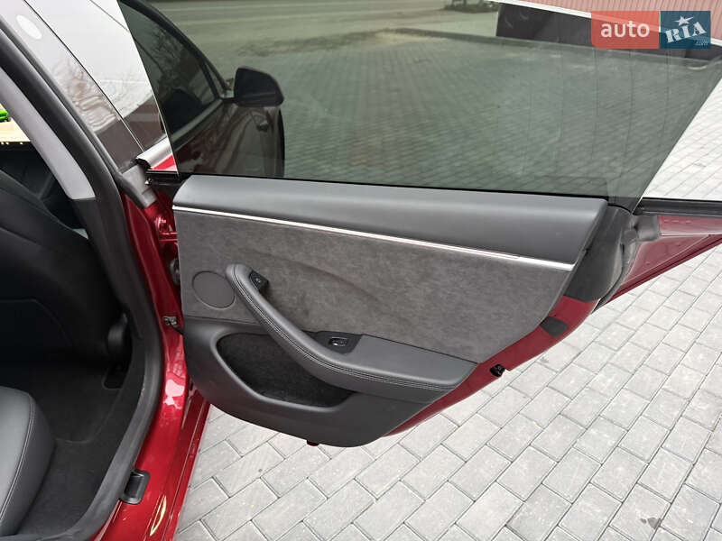 Седан Tesla Model 3 2024 в Виннице