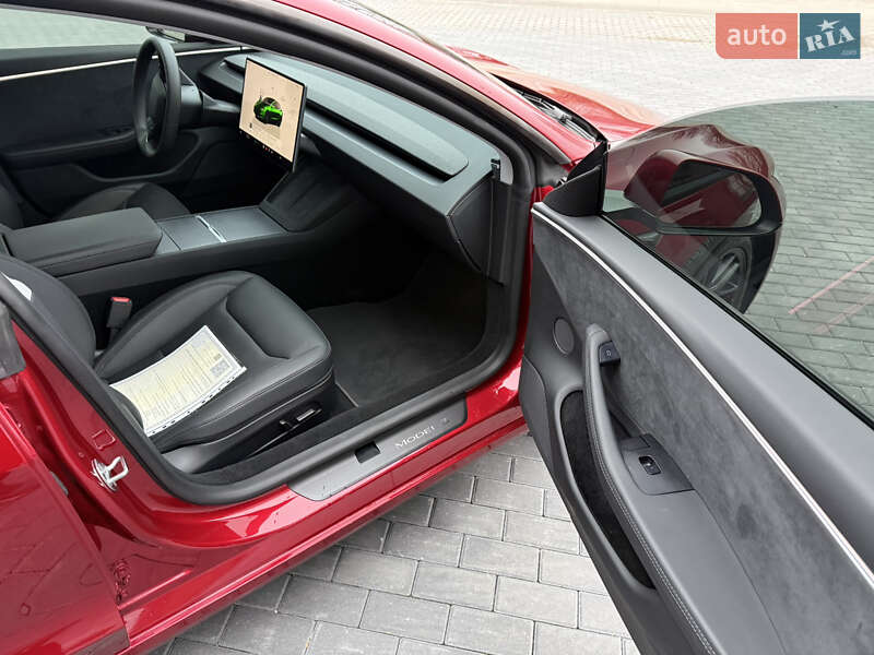 Седан Tesla Model 3 2024 в Виннице