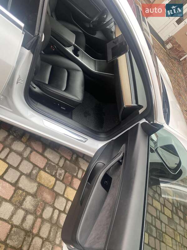 Седан Tesla Model 3 2020 в Киеве фото 5 Седан Tesla Model 3 2020 в Киеве