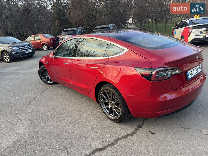 Седан Tesla Model 3 2018 в Киеве