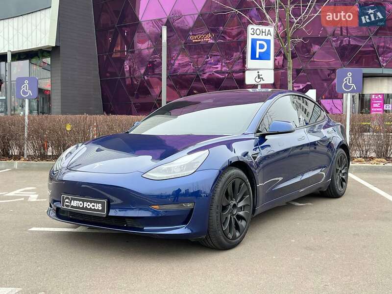 Седан Tesla Model 3 2022 в Киеве