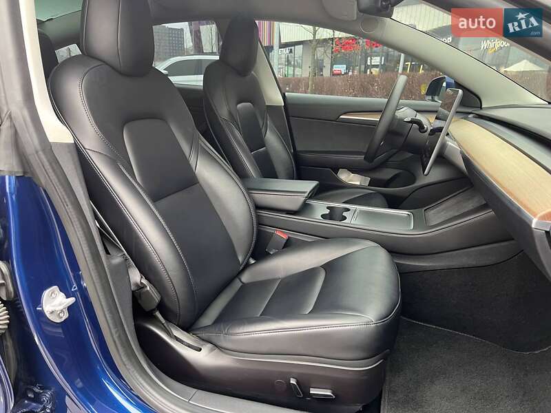 Седан Tesla Model 3 2022 в Киеве