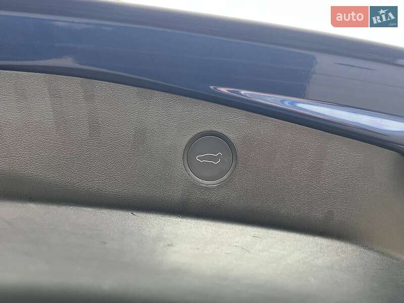 Седан Tesla Model 3 2022 в Киеве