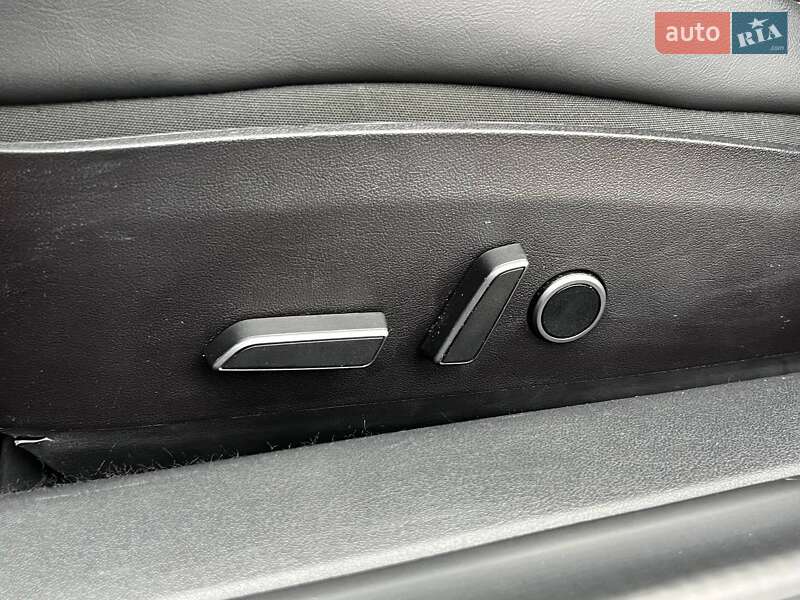 Седан Tesla Model 3 2022 в Киеве