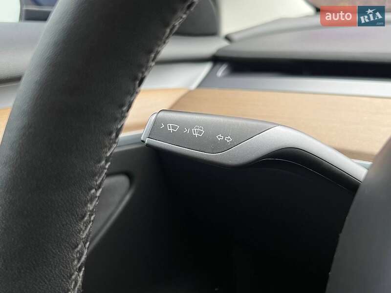 Седан Tesla Model 3 2022 в Киеве