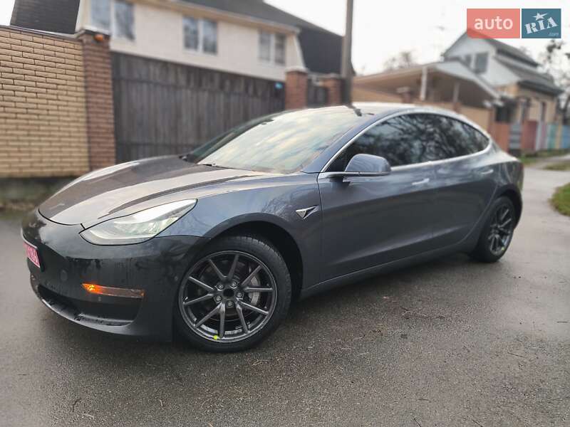 Седан Tesla Model 3 2020 в Киеве