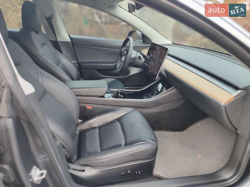 Седан Tesla Model 3 2020 в Киеве
