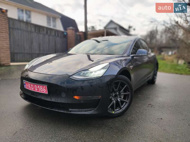 Седан Tesla Model 3 2020 в Киеве