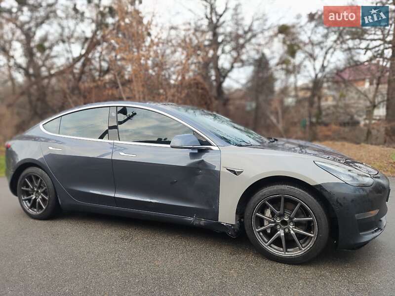 Седан Tesla Model 3 2020 в Киеве