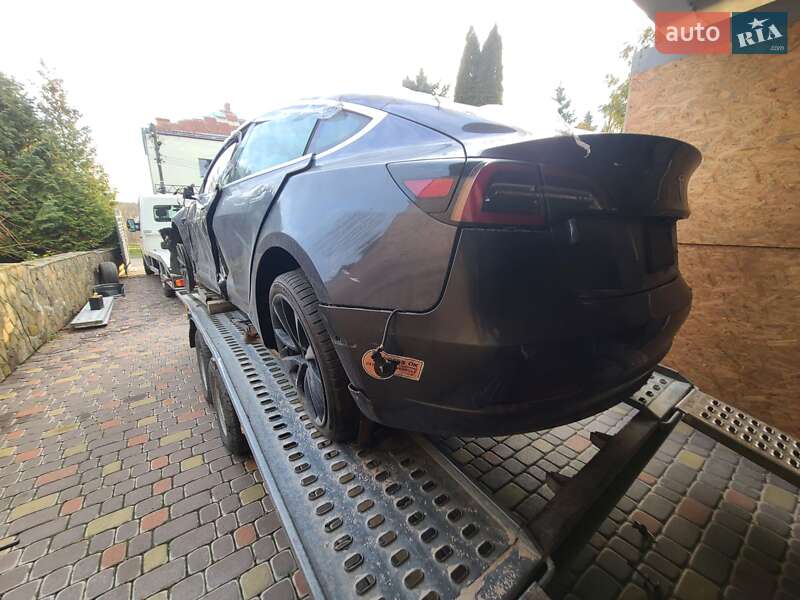 Седан Tesla Model 3 2019 в Львове