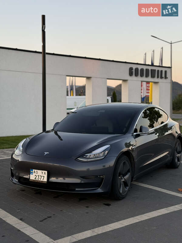 Седан Tesla Model 3 2020 в Мукачево
