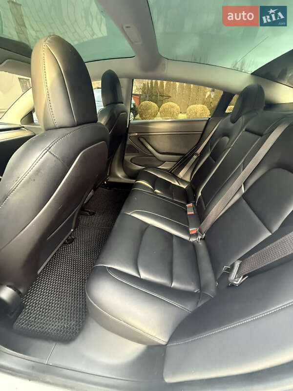Седан Tesla Model 3 2020 в Львове