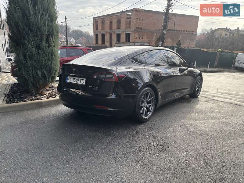 Седан Tesla Model 3 2022 в Киеве