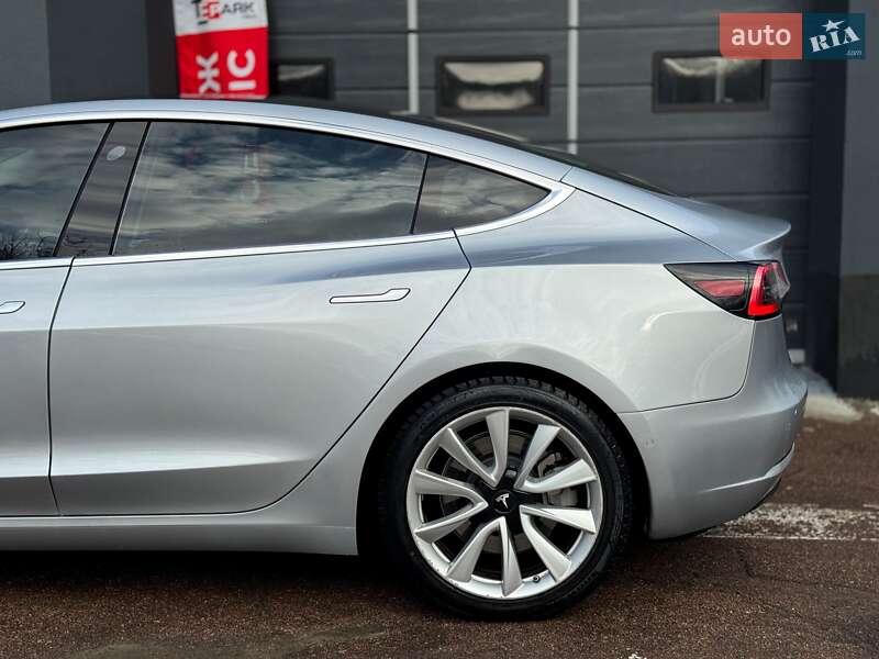 Седан Tesla Model 3 2018 в Киеве