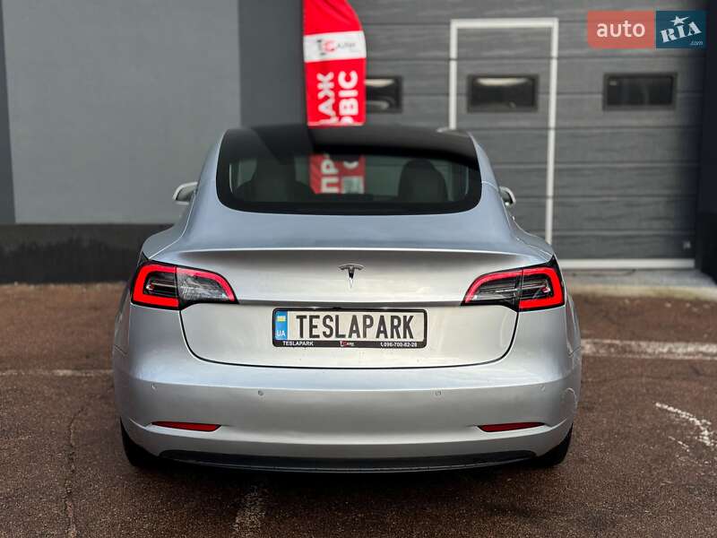 Седан Tesla Model 3 2018 в Киеве
