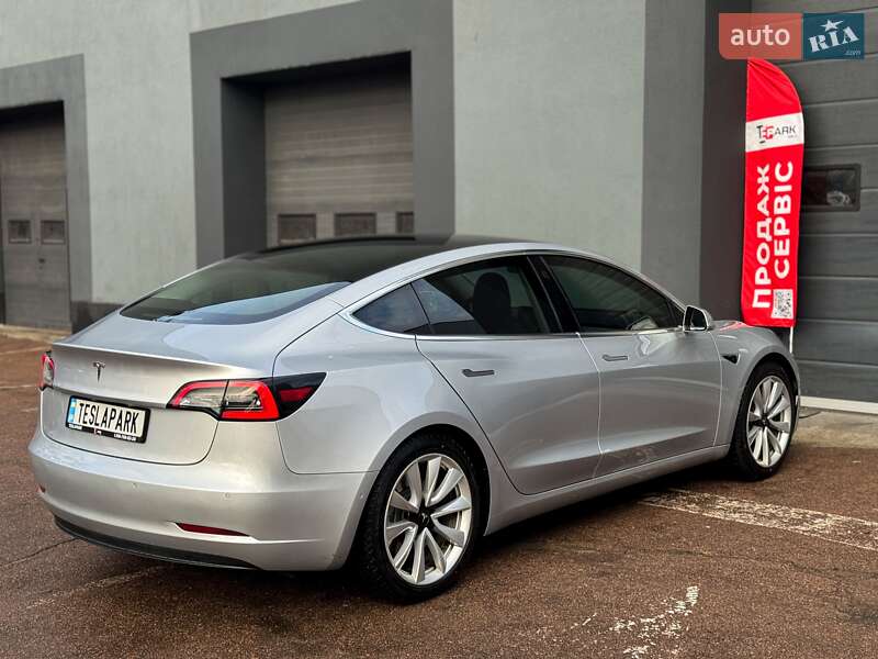 Седан Tesla Model 3 2018 в Киеве