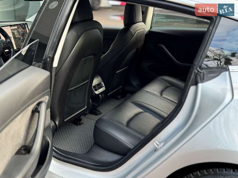 Седан Tesla Model 3 2018 в Киеве