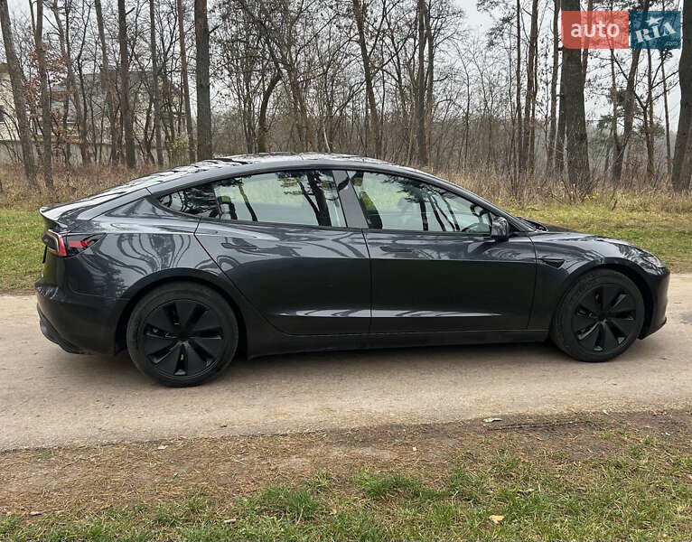 Tesla Model 3 2024