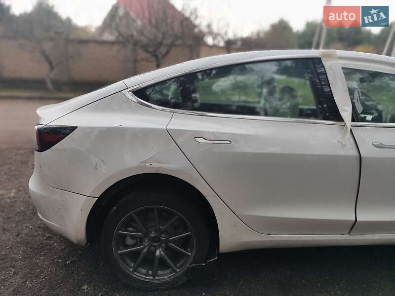 Седан Tesla Model 3 2020 в Києві