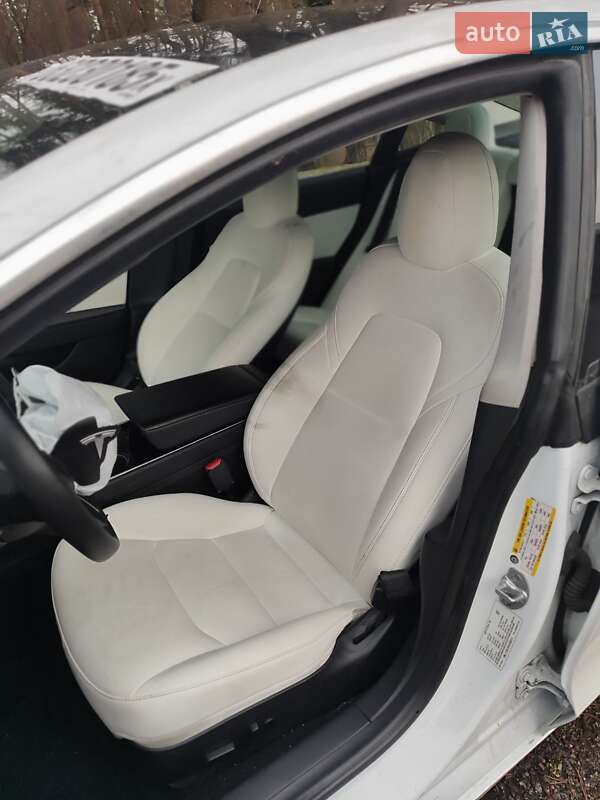 Седан Tesla Model 3 2020 в Києві