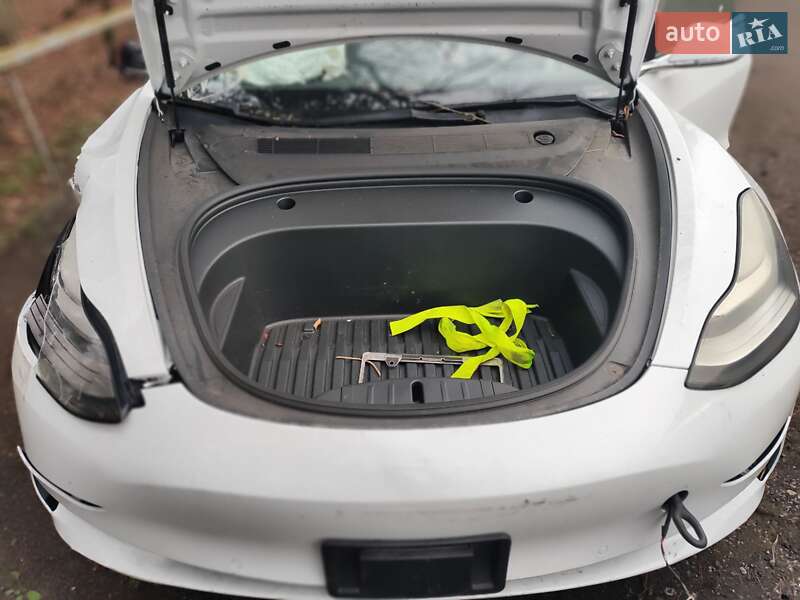Седан Tesla Model 3 2020 в Києві