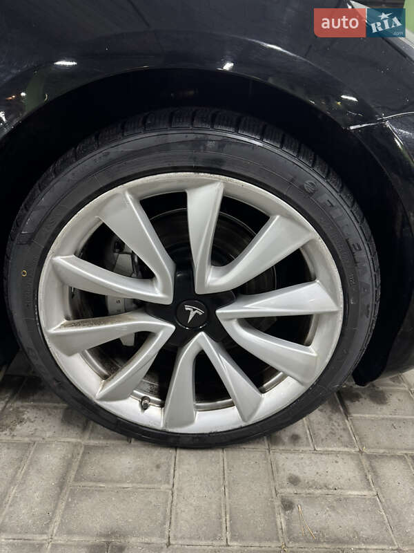 Седан Tesla Model 3 2019 в Киеве фото 40 Седан Tesla Model 3 2019 в Киеве