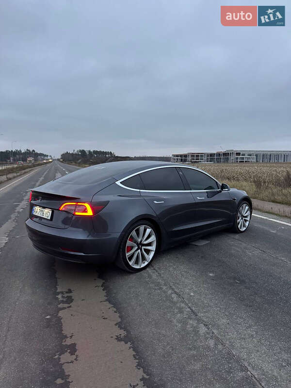 Седан Tesla Model 3 2018 в Киеве