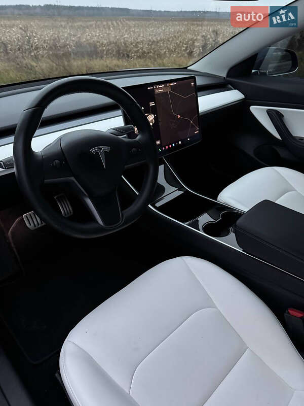 Седан Tesla Model 3 2018 в Киеве