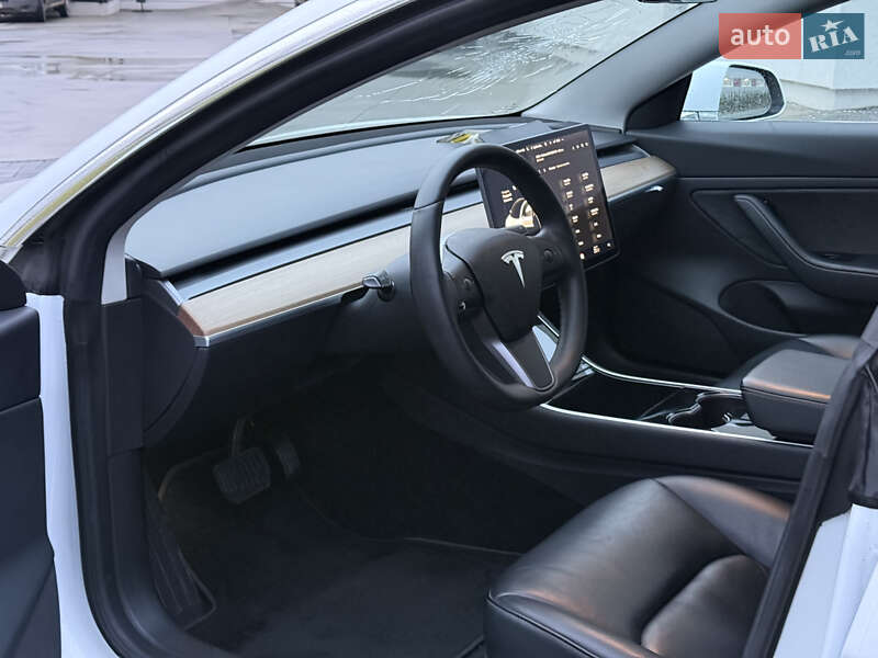 Седан Tesla Model 3 2020 в Луцке