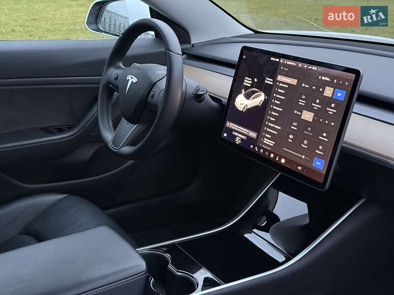 Седан Tesla Model 3 2020 в Луцке