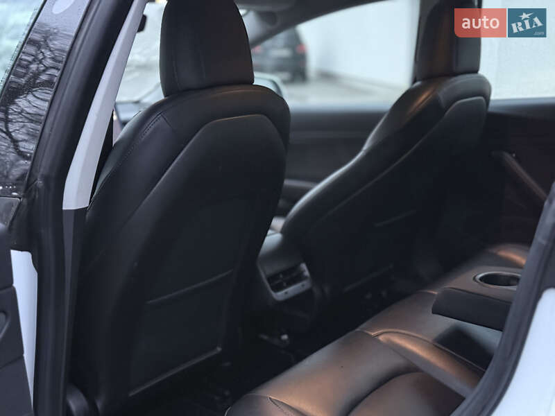 Седан Tesla Model 3 2020 в Луцке