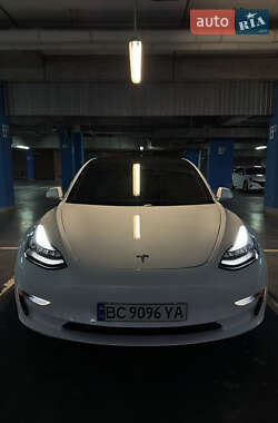 Седан Tesla Model 3 2020 в Львові