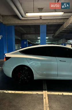 Седан Tesla Model 3 2020 в Львове