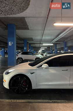 Седан Tesla Model 3 2020 в Львове