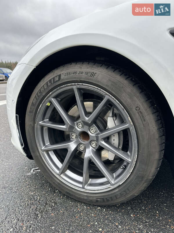 Седан Tesla Model 3 2022 в Киеве