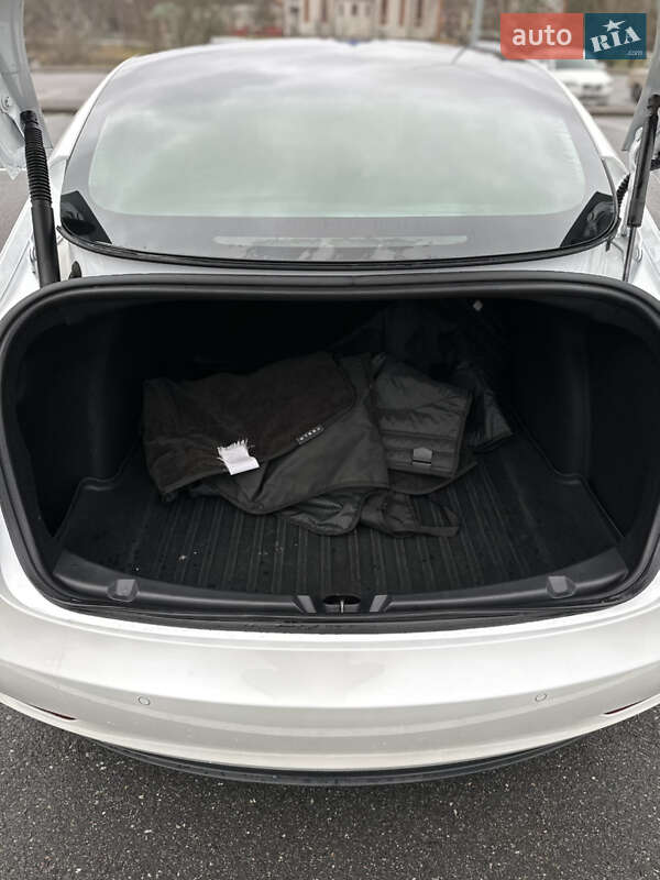 Седан Tesla Model 3 2022 в Киеве