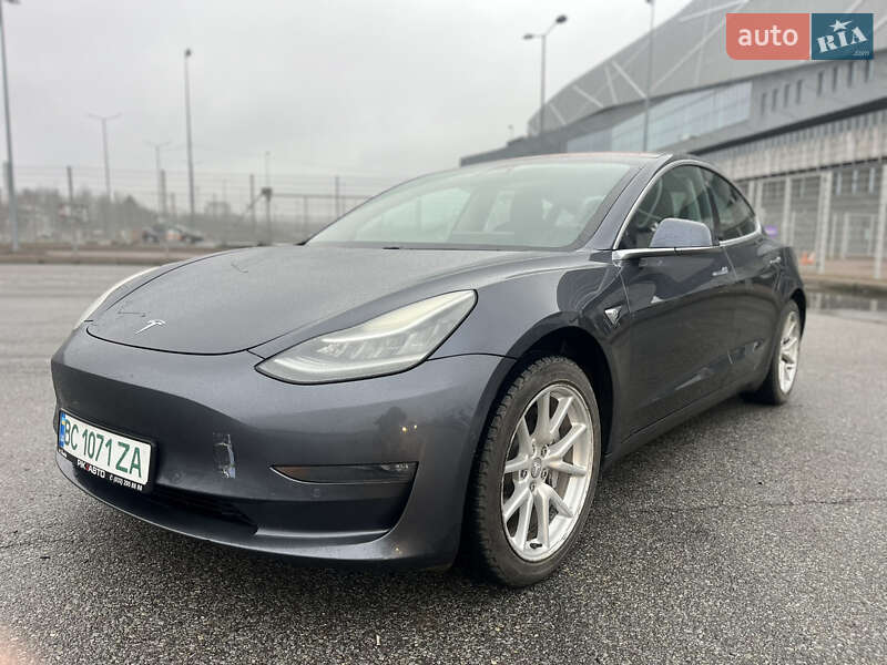 Седан Tesla Model 3 2017 в Львове
