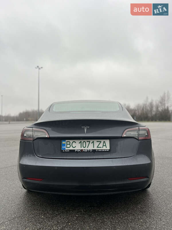 Седан Tesla Model 3 2017 в Львове