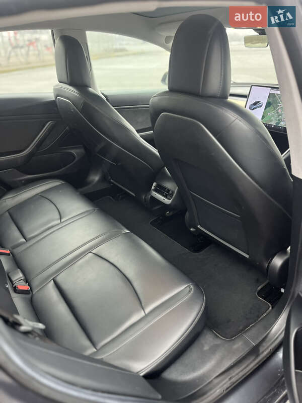 Седан Tesla Model 3 2017 в Львове