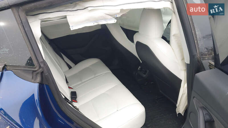 Седан Tesla Model 3 2023 в Городке