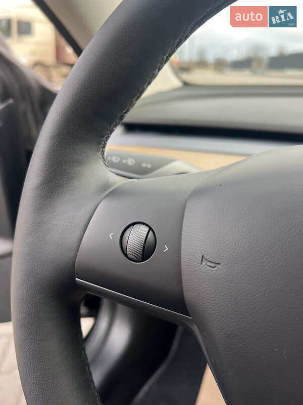 Седан Tesla Model 3 2023 в Луцке фото 18 Седан Tesla Model 3 2023 в Луцке