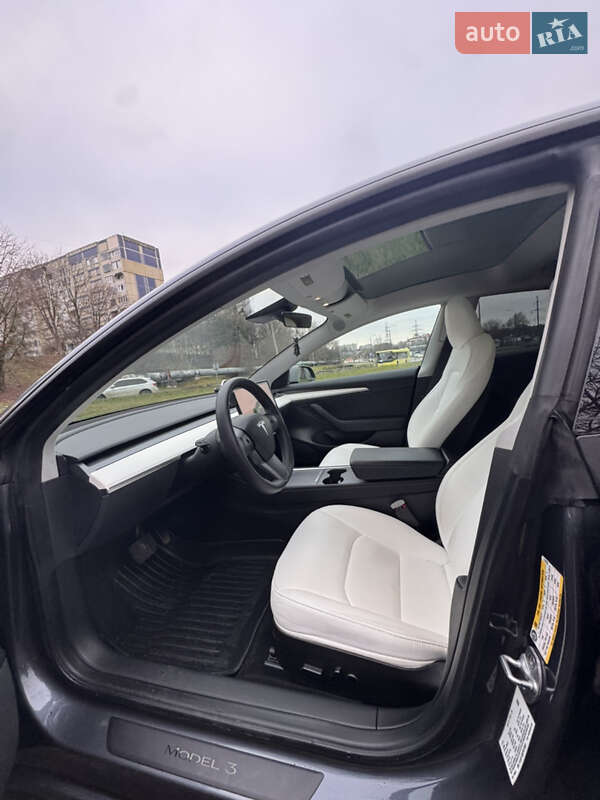 Седан Tesla Model 3 2023 в Львове