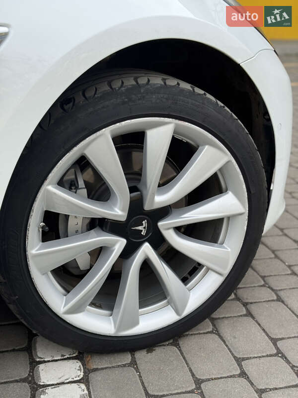 Седан Tesla Model 3 2018 в Шептицькому